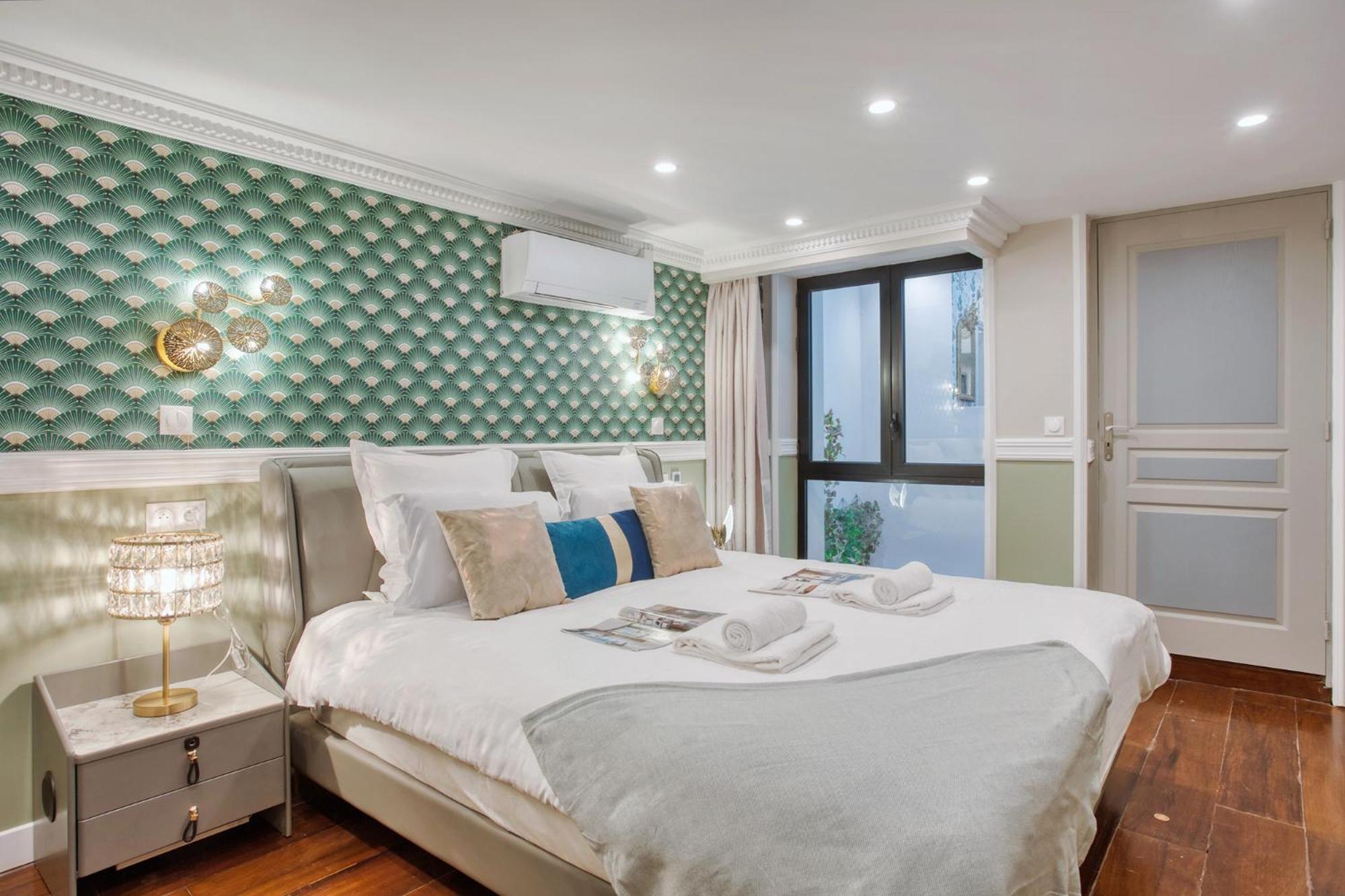 Elegant Triplex In - Ideal For 10 - Aircon * Parijs