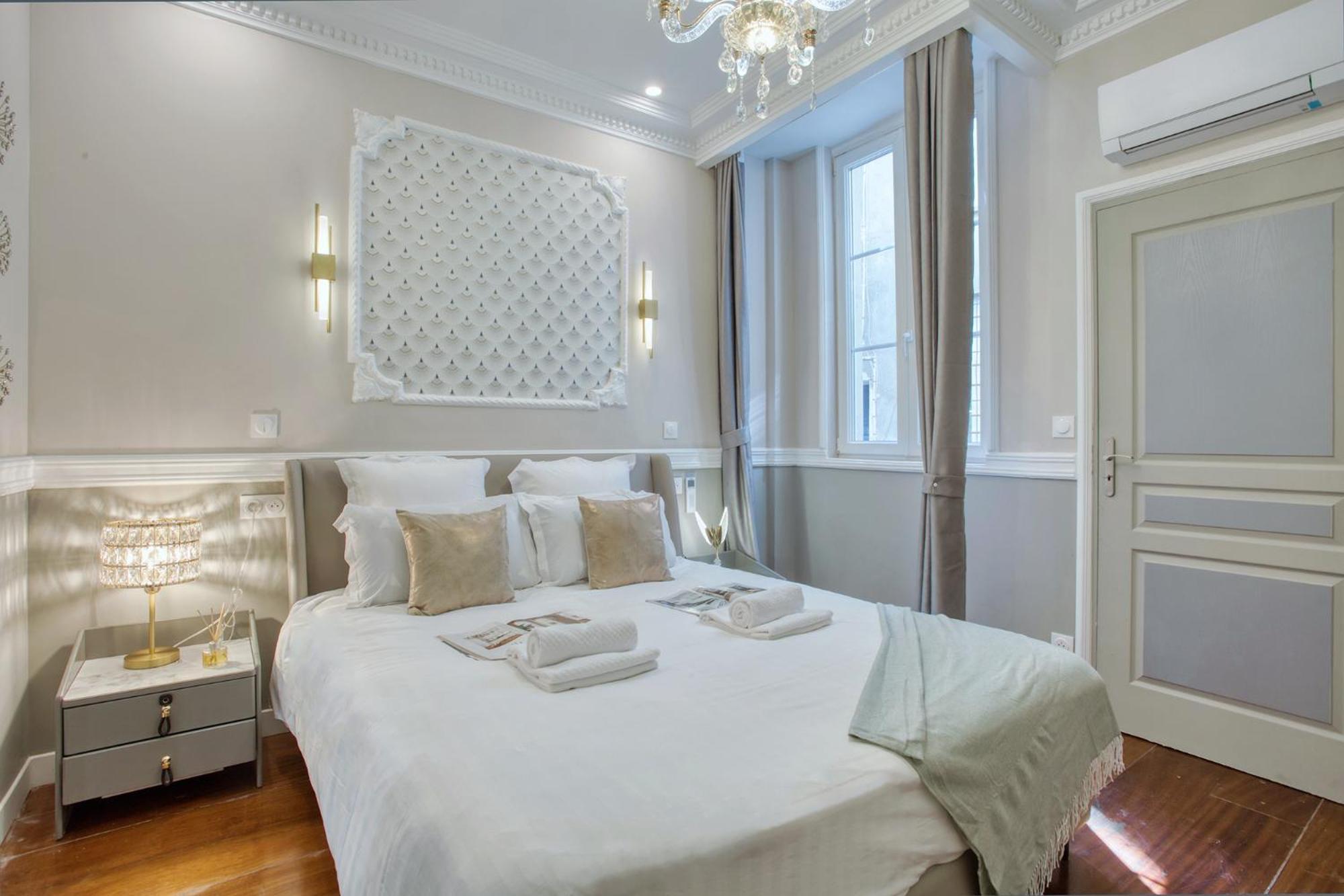 Elegant Triplex In - Ideal For 10 - Aircon Appartement *